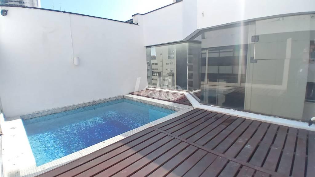 PISCINA PRIVADA de Apartamento à venda, Duplex com 100 m², 2 quartos e 2 vagas em Itaim Bibi - São Paulo