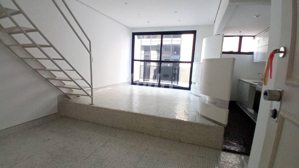 SALA de Apartamento à venda, Duplex com 100 m², 2 quartos e 2 vagas em Itaim Bibi - São Paulo