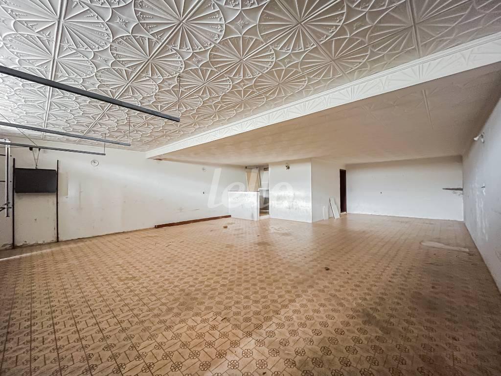 GARAGEM de Casa à venda, sobrado com 285 m², 3 quartos e 10 vagas em Jd. Leonor M. de Barros - São Paulo