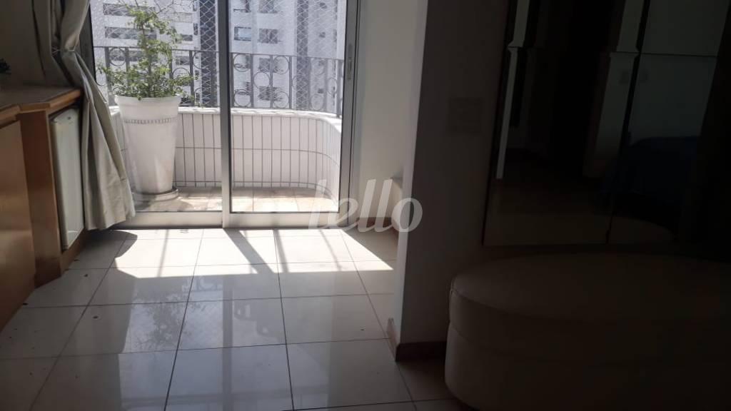 DORMITÓRIO\VARANDA de Apartamento para alugar, Duplex com 79 m², 1 quarto e 1 vaga em Bela Vista - São Paulo