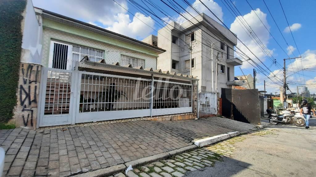 FACHADA COM 10M² de Casa à venda, térrea com 193 m², 3 quartos e 6 vagas em Vila Libanesa - São Paulo