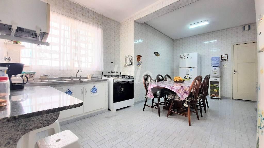 COZINHA de Casa à venda, térrea com 193 m², 3 quartos e 6 vagas em Vila Libanesa - São Paulo