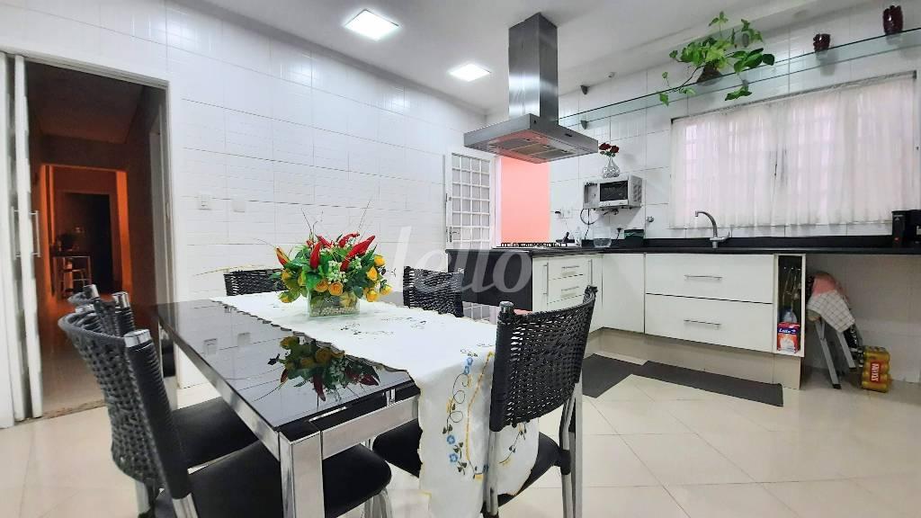 COZINHA de Casa à venda, assobradada com 200 m², 2 quartos e 4 vagas em Quinta da Paineira - São Paulo