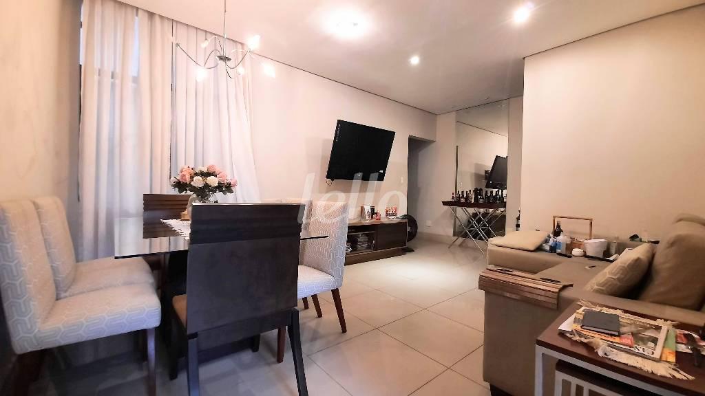 LIVING de Casa à venda, assobradada com 200 m², 2 quartos e 4 vagas em Quinta da Paineira - São Paulo