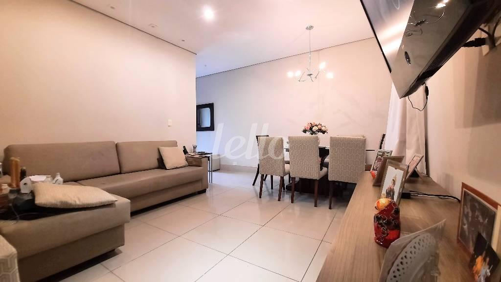 LIVING de Casa à venda, assobradada com 200 m², 2 quartos e 4 vagas em Quinta da Paineira - São Paulo