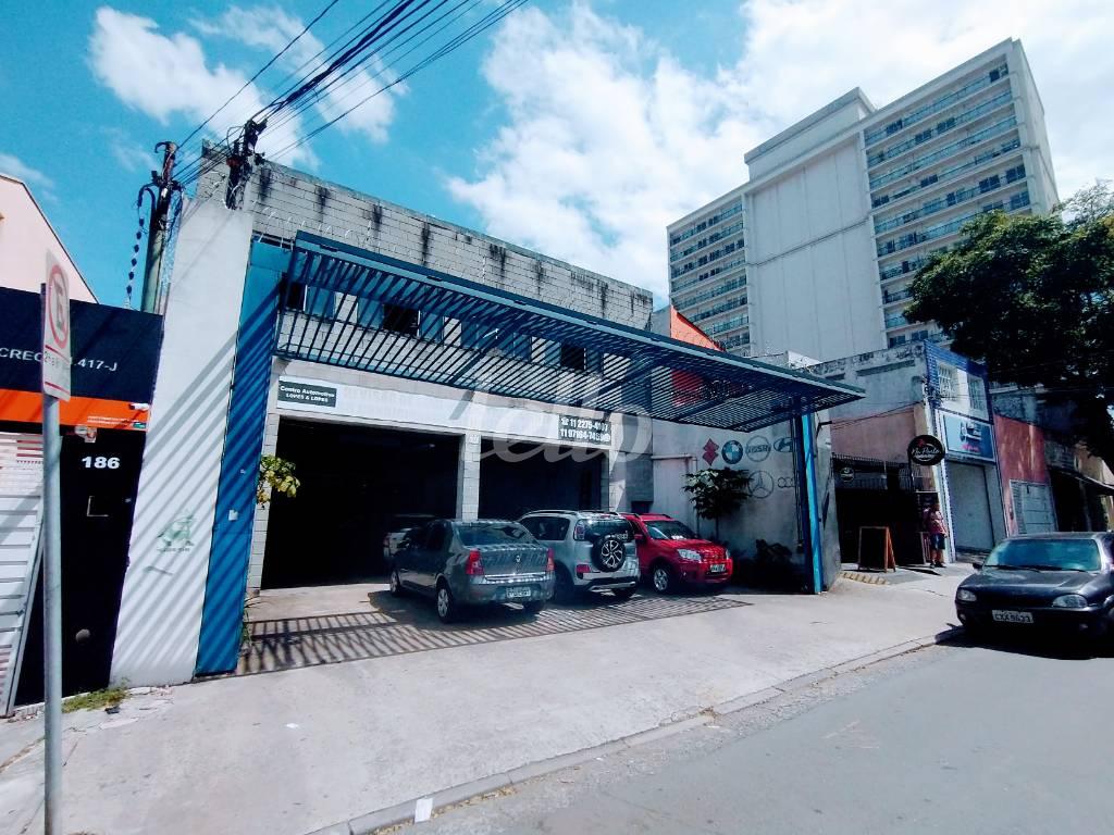 FACHADA de Galpão/Armazém à venda, Padrão com 560 m², e 4 vagas em Vila da Saúde - São Paulo