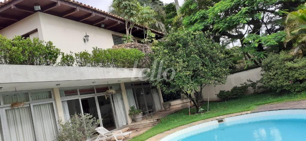 FUNDOS de Casa à venda, sobrado com 820 m², 6 quartos e 8 vagas em Cidade Jardim - São Paulo