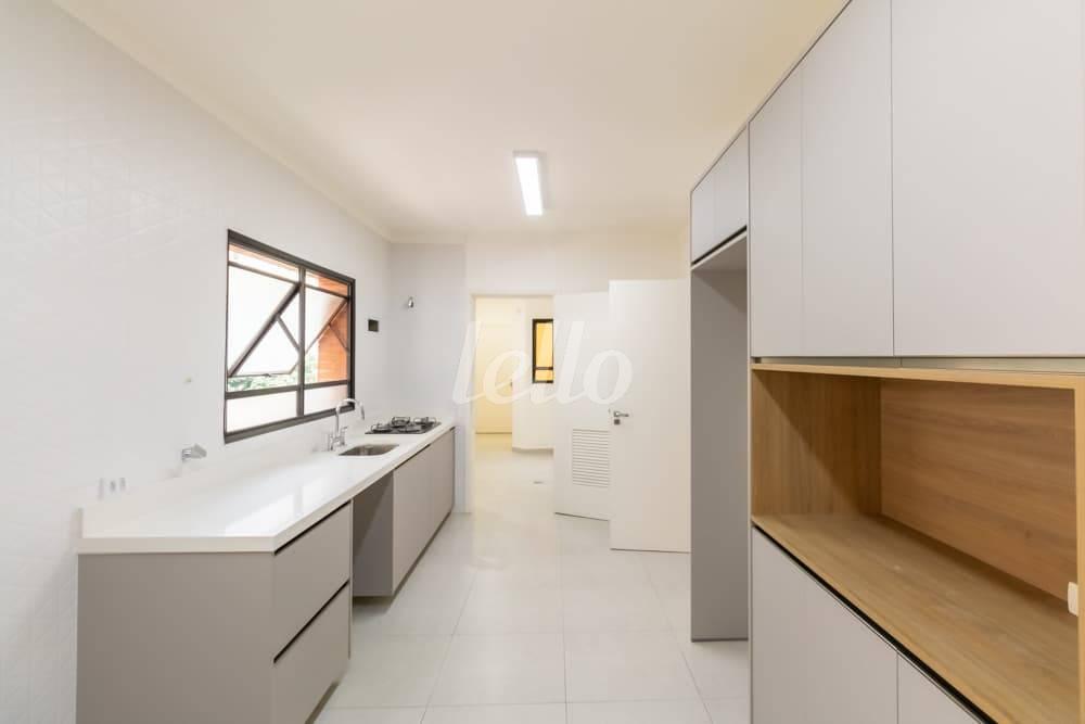 COZINHA de Apartamento à venda, Padrão com 175 m², 3 quartos e 3 vagas em Higienópolis - São Paulo