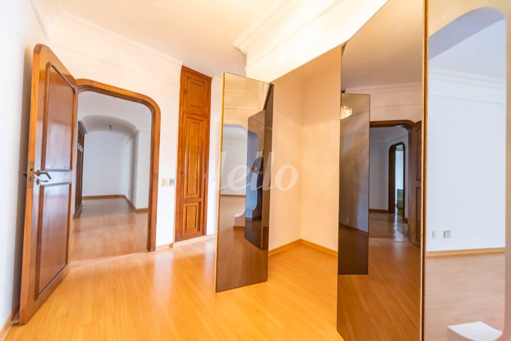 CLOSET 3 de Apartamento à venda, Padrão com 336 m², 3 quartos e 4 vagas em Centro - Santo André