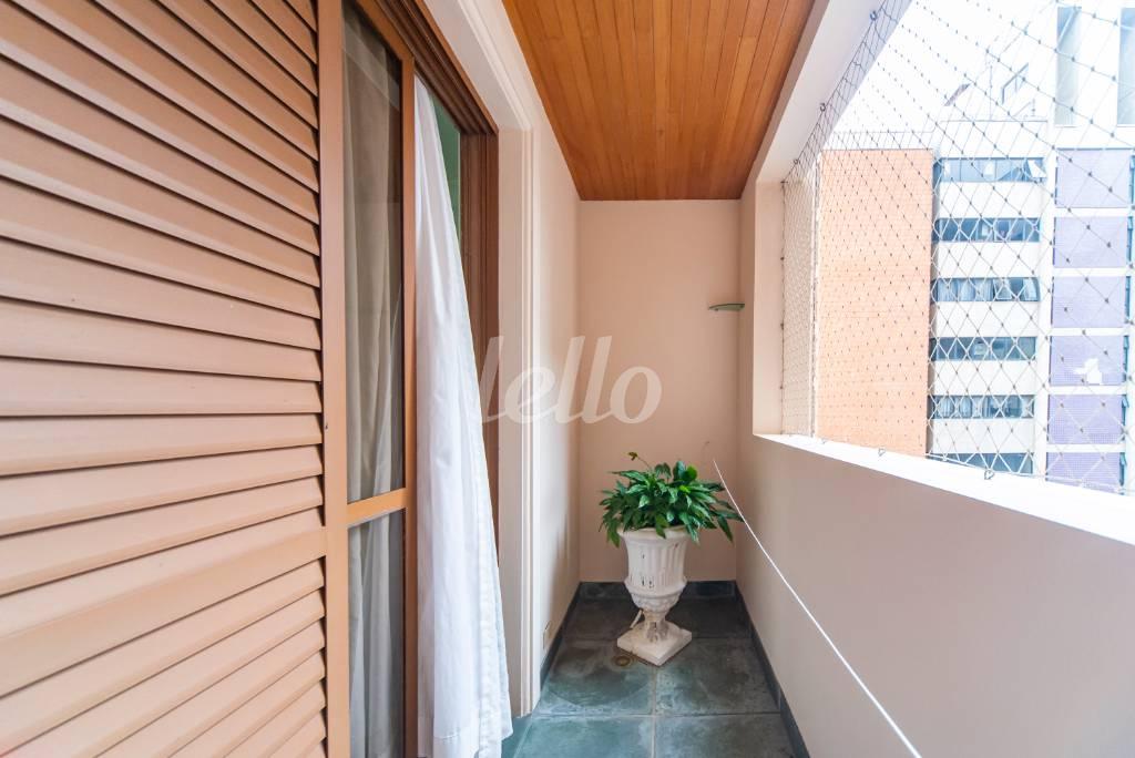 VARANDA SUÍTE 3 de Apartamento à venda, Padrão com 260 m², 4 quartos e 4 vagas em Jardim - Santo André