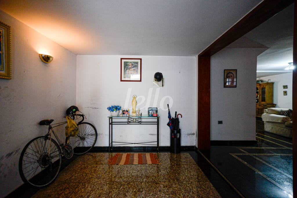 ENTRADA de Casa à venda, sobrado com 712 m², 9 quartos e em Vila Cordeiro - São Paulo