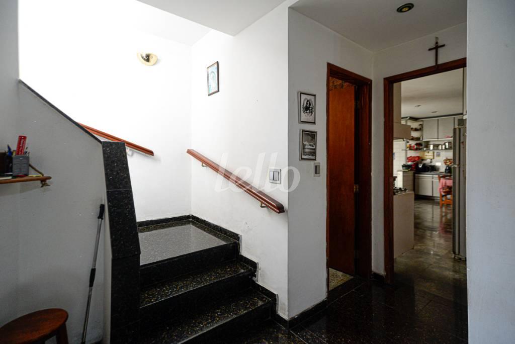 ESCADA de Casa à venda, sobrado com 712 m², 9 quartos e em Vila Cordeiro - São Paulo