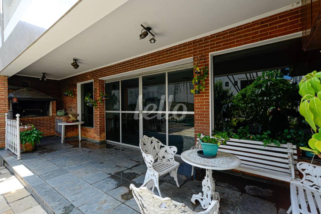 CHURRASQUEIRA de Casa à venda, sobrado com 712 m², 9 quartos e em Vila Cordeiro - São Paulo