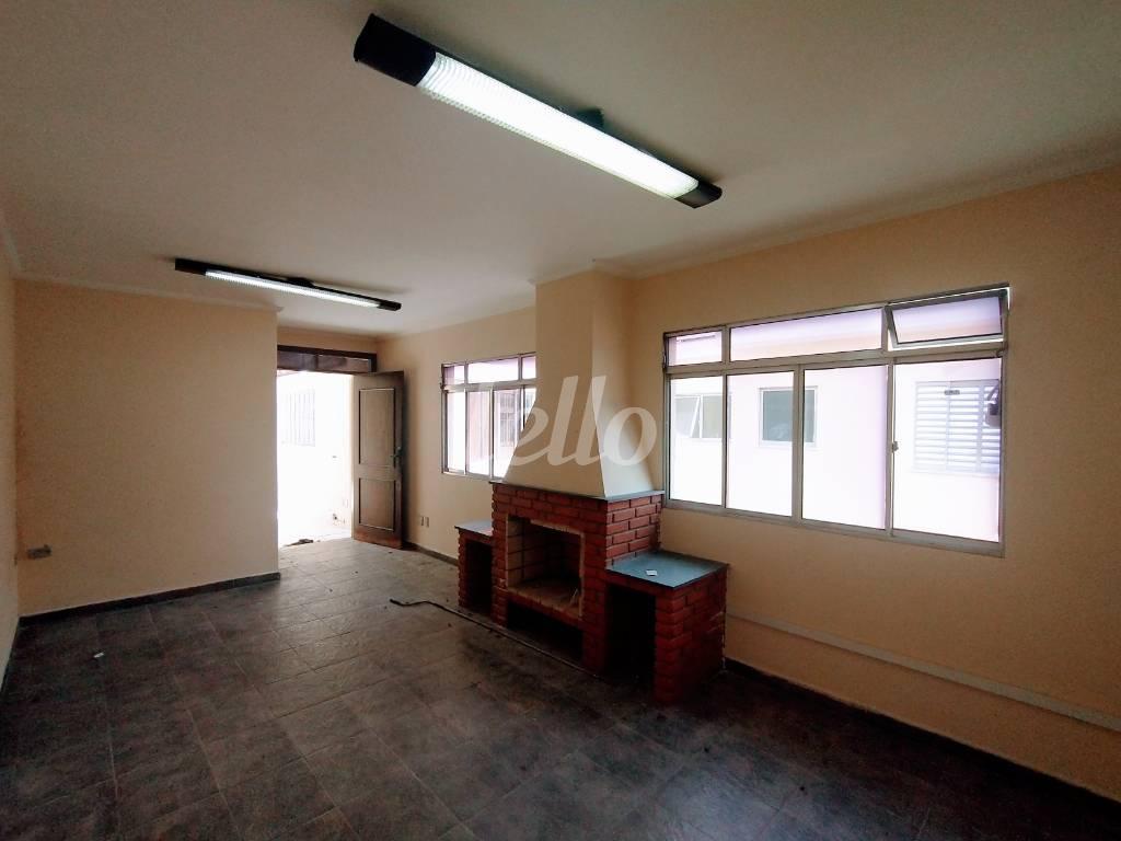 SALA COM LAREIRA de Casa para alugar, sobrado com 228 m², 5 quartos e 4 vagas em Vila Moinho Velho - São Paulo