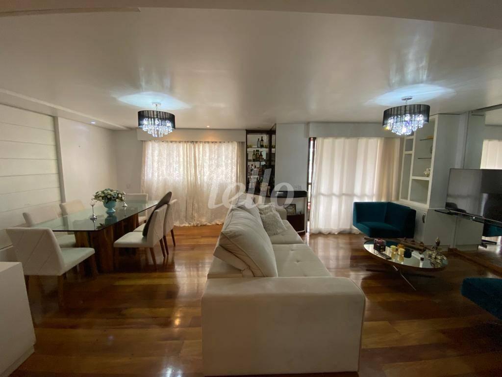 SALA 2 AMBIENTES de Apartamento para alugar, Padrão com 140 m², 3 quartos e 3 vagas em Vila Analia Franco - São Paulo