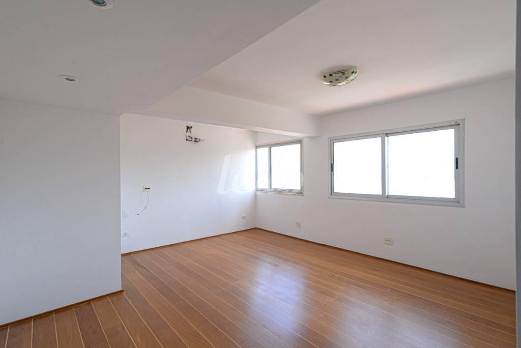 SUÍTE 2 de Apartamento à venda, cobertura - Padrão com 340 m², 4 quartos e 4 vagas em Sumaré - São Paulo