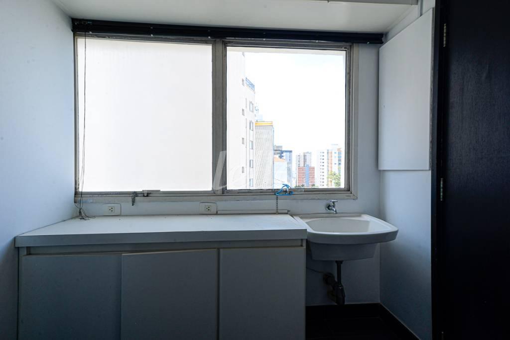 AREA SERVIÇO de Apartamento à venda, cobertura - Padrão com 340 m², 4 quartos e 4 vagas em Sumaré - São Paulo