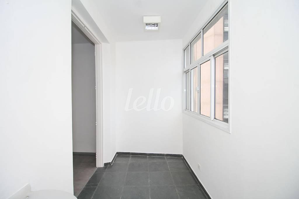 SALA 2 de Sala / Conjunto para alugar, Padrão com 125 m², e em Itaim Bibi - São Paulo