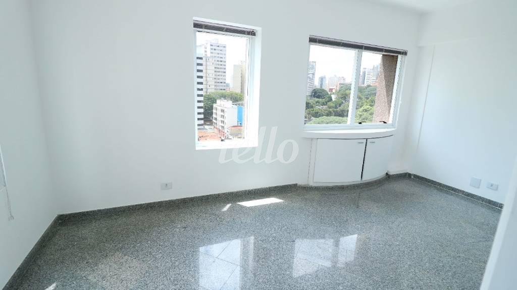 SALA de Sala / Conjunto à venda, Padrão com 28 m², e 1 vaga em Bela Vista - São Paulo