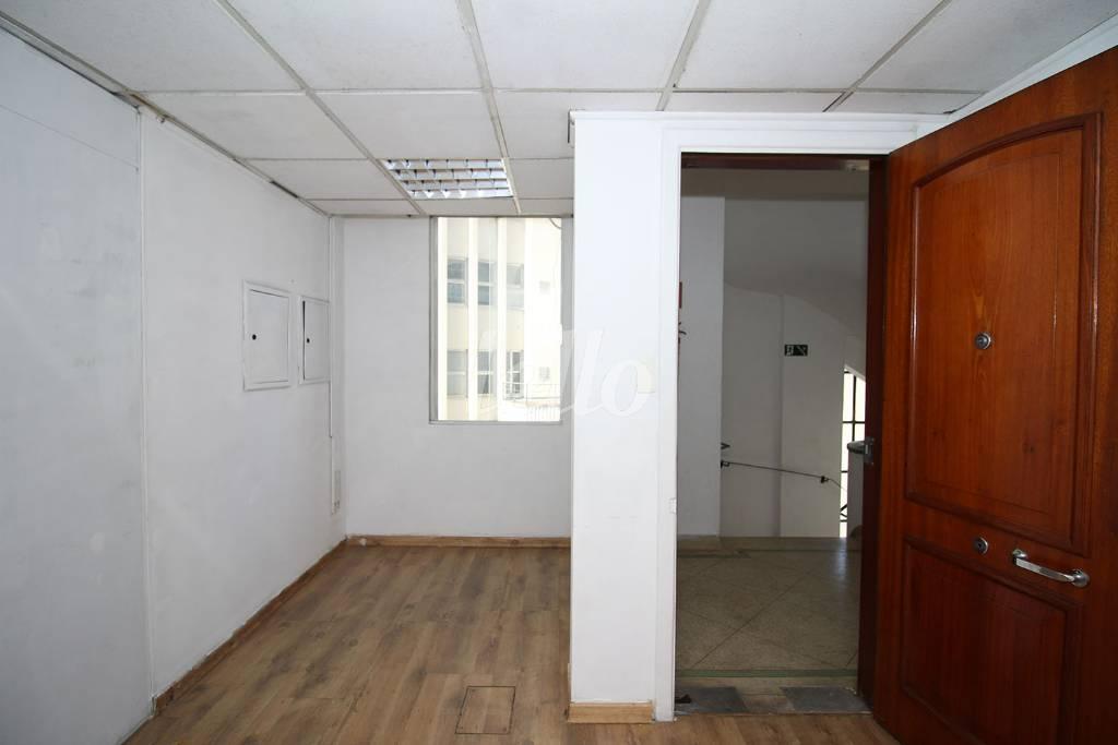 ENTRADA DA SALA 6 de Sala / Conjunto para alugar, Padrão com 376 m², e em Centro - São Paulo