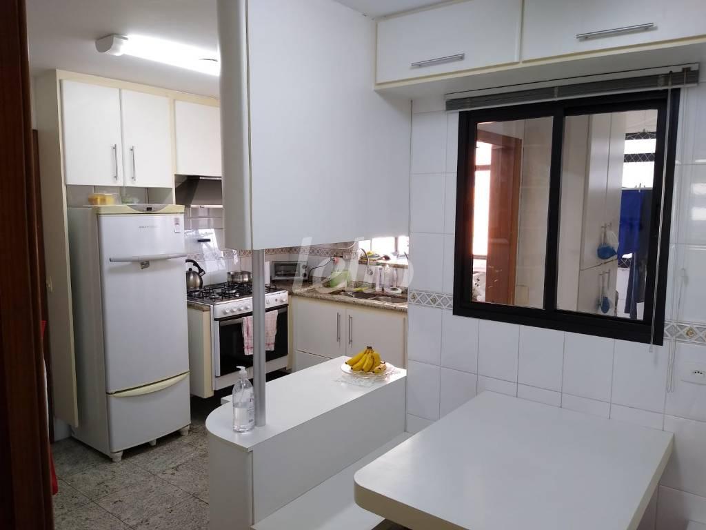 COZINHA de Apartamento à venda, Padrão com 127 m², 4 quartos e 2 vagas em Indianópolis - São Paulo