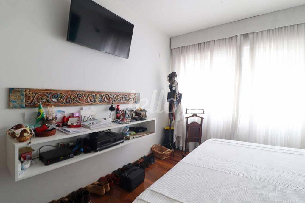 SUÍTE CASAL de Apartamento à venda, Padrão com 164 m², 2 quartos e 2 vagas em Jardins - São Paulo