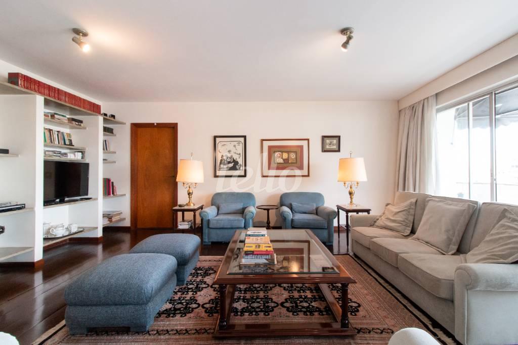 SALA de Apartamento à venda, Padrão com 175 m², 2 quartos e 1 vaga em Vila Pompeia - São Paulo