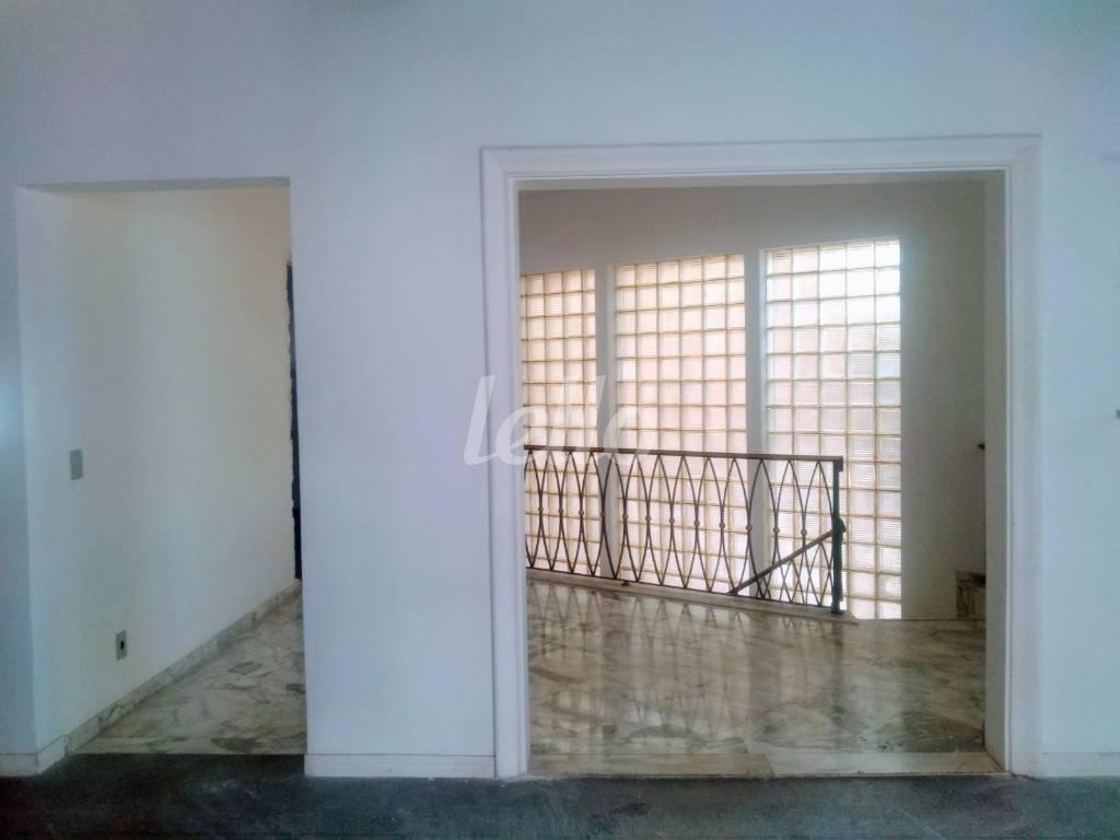 HALL de Casa à venda, sobrado com 320 m², e 8 vagas em Vila Mariana - São Paulo
