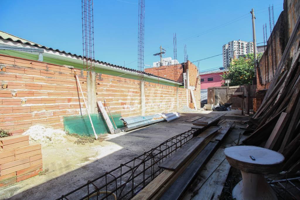 TERRENO de Área / Terreno para alugar, Padrão com 120 m², e em Vila Tolstoi - São Paulo
