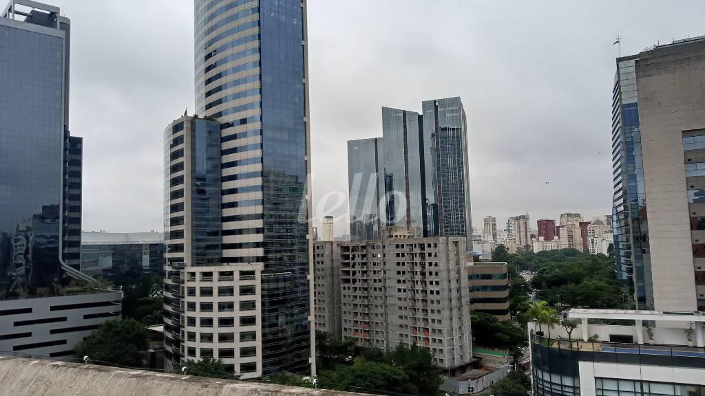 VISTA TERRAÇO ANDAR SUPERIOR de Sala / Conjunto para alugar, Padrão com 250 m², e em Vila Olímpia - São Paulo