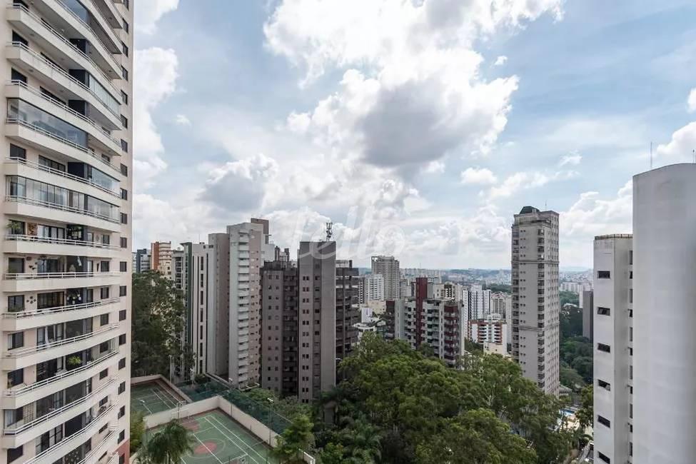 VISTA SALA DE JANTAR de Apartamento para alugar, Padrão com 450 m², 4 quartos e 4 vagas em Vila Suzana - São Paulo