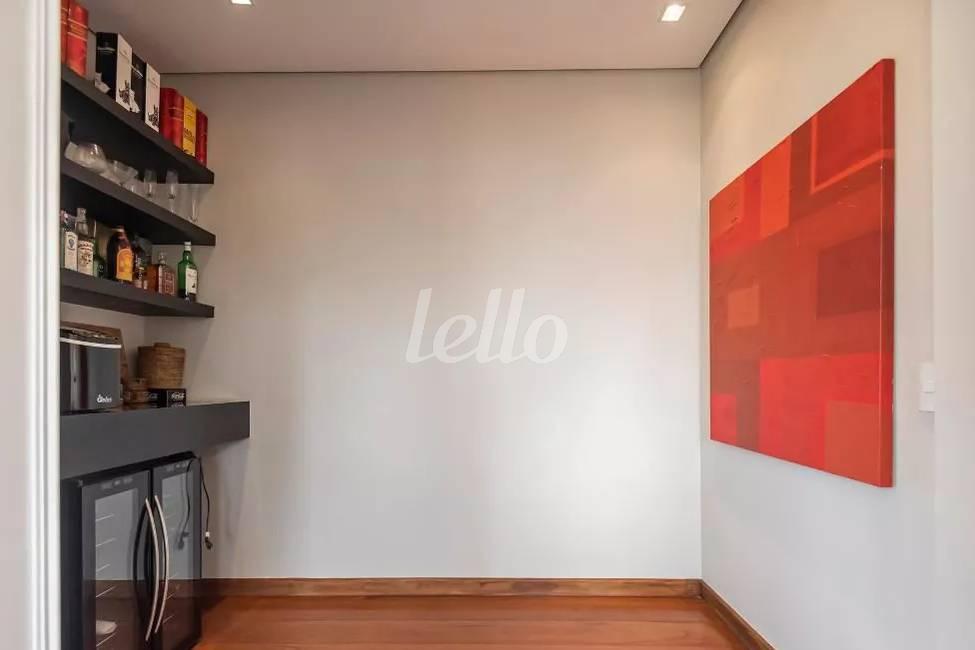 BAR 1 de Apartamento para alugar, Padrão com 450 m², 4 quartos e 4 vagas em Vila Suzana - São Paulo