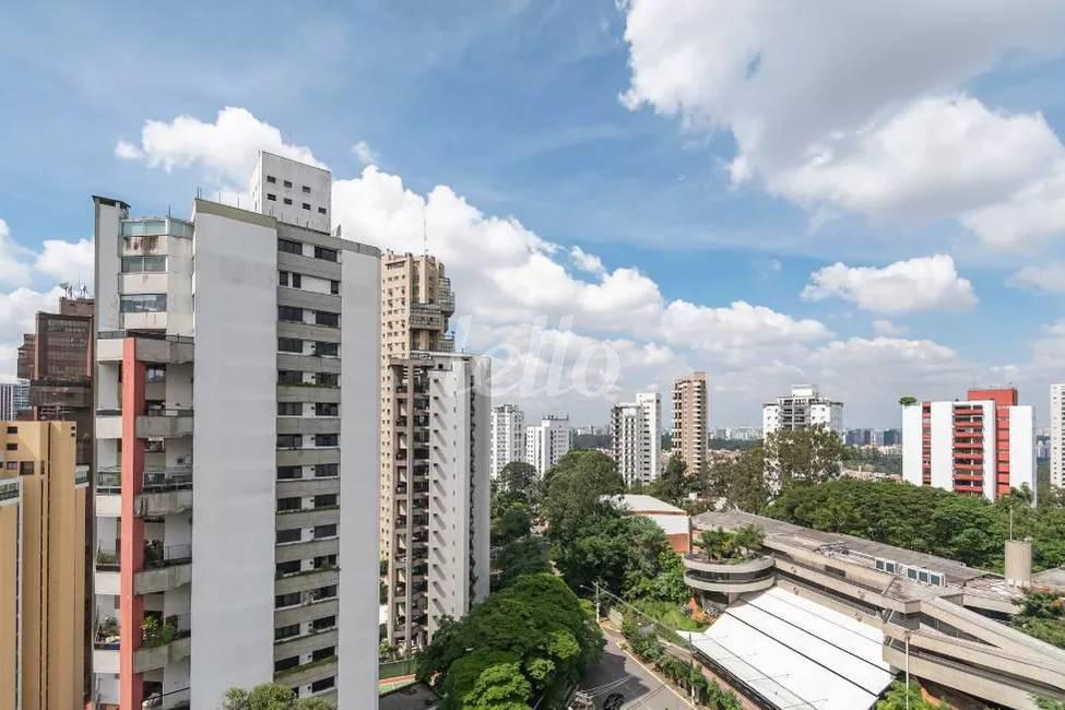 VARANDA VISTA de Apartamento para alugar, Padrão com 450 m², 4 quartos e 4 vagas em Vila Suzana - São Paulo