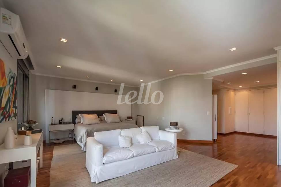 SUITE 1 de Apartamento para alugar, Padrão com 450 m², 4 quartos e 4 vagas em Vila Suzana - São Paulo