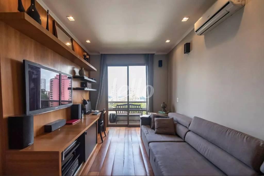 ESCRITÓRIO de Apartamento para alugar, Padrão com 450 m², 4 quartos e 4 vagas em Vila Suzana - São Paulo