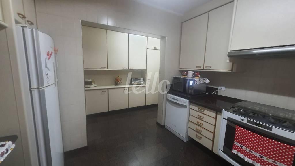 COZINHA de Apartamento à venda, Padrão com 230 m², 3 quartos e 3 vagas em Vila Regente Feijó - São Paulo