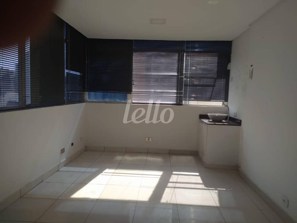 SALA 3 de Sala / Conjunto para alugar, Padrão com 150 m², e em Consolação - São Paulo