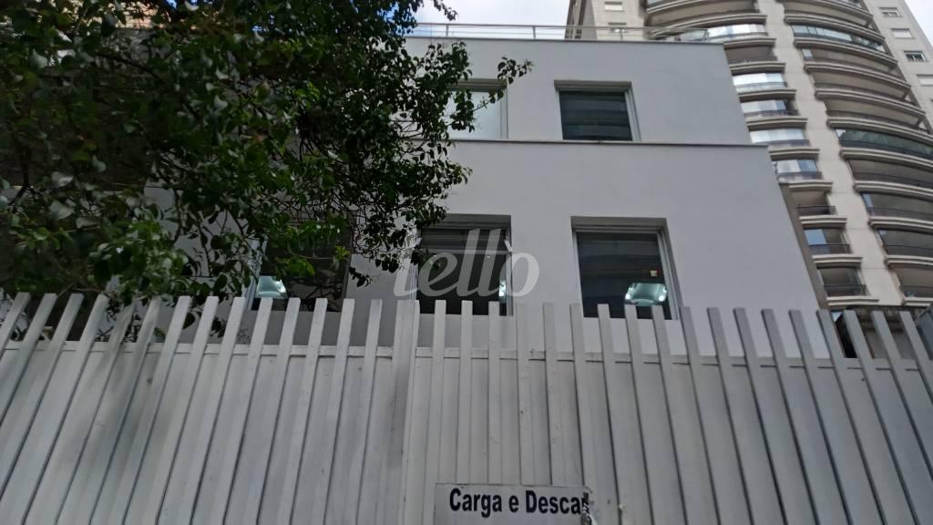FRENTE de Prédio Comercial para alugar, Monousuário com 700 m², e 10 vagas em Vila Uberabinha - São Paulo