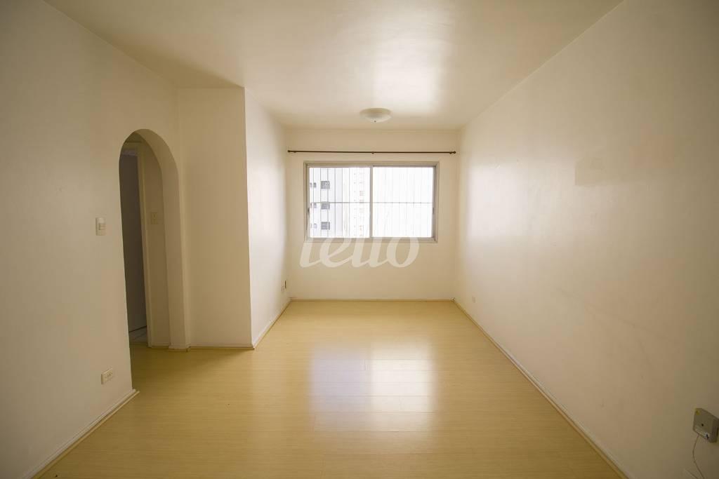 SALA de Apartamento à venda, Padrão com 64 m², 2 quartos e 1 vaga em Indianópolis - São Paulo