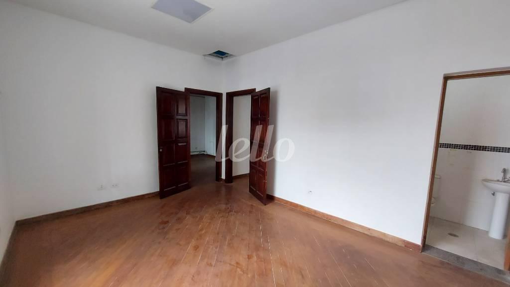 SALA 1 de Casa para alugar, térrea com 400 m², e 2 vagas em Santana - São Paulo