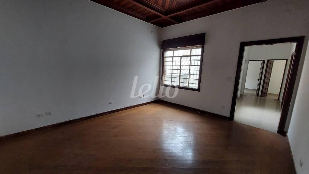SALA 4 de Casa para alugar, térrea com 400 m², e 2 vagas em Santana - São Paulo