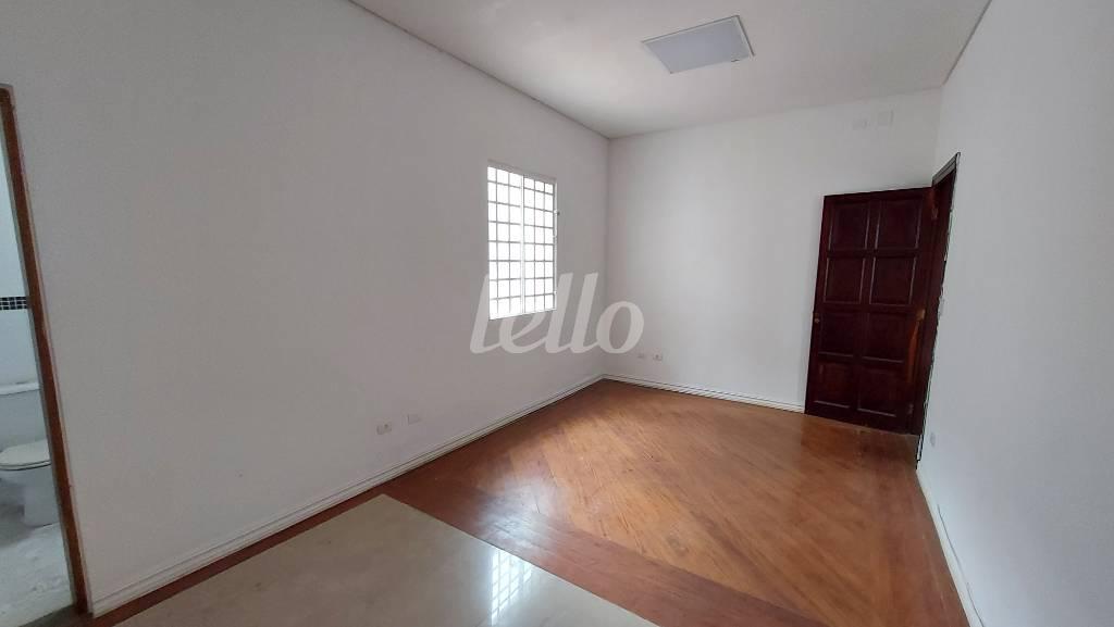 SALA 5 de Casa para alugar, térrea com 400 m², e 2 vagas em Santana - São Paulo