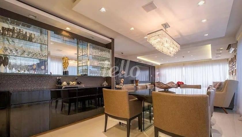 LIVING de Apartamento à venda, cobertura - Padrão com 356 m², 5 quartos e 2 vagas em Paraíso - São Paulo