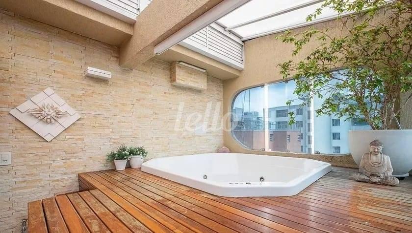 JACUZI de Apartamento à venda, cobertura - Padrão com 356 m², 5 quartos e 2 vagas em Paraíso - São Paulo