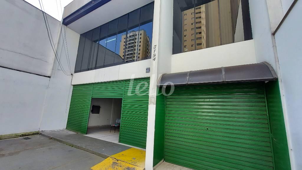 FACHADA de Salão para alugar, Padrão com 600 m², e 3 vagas em Carandiru - São Paulo