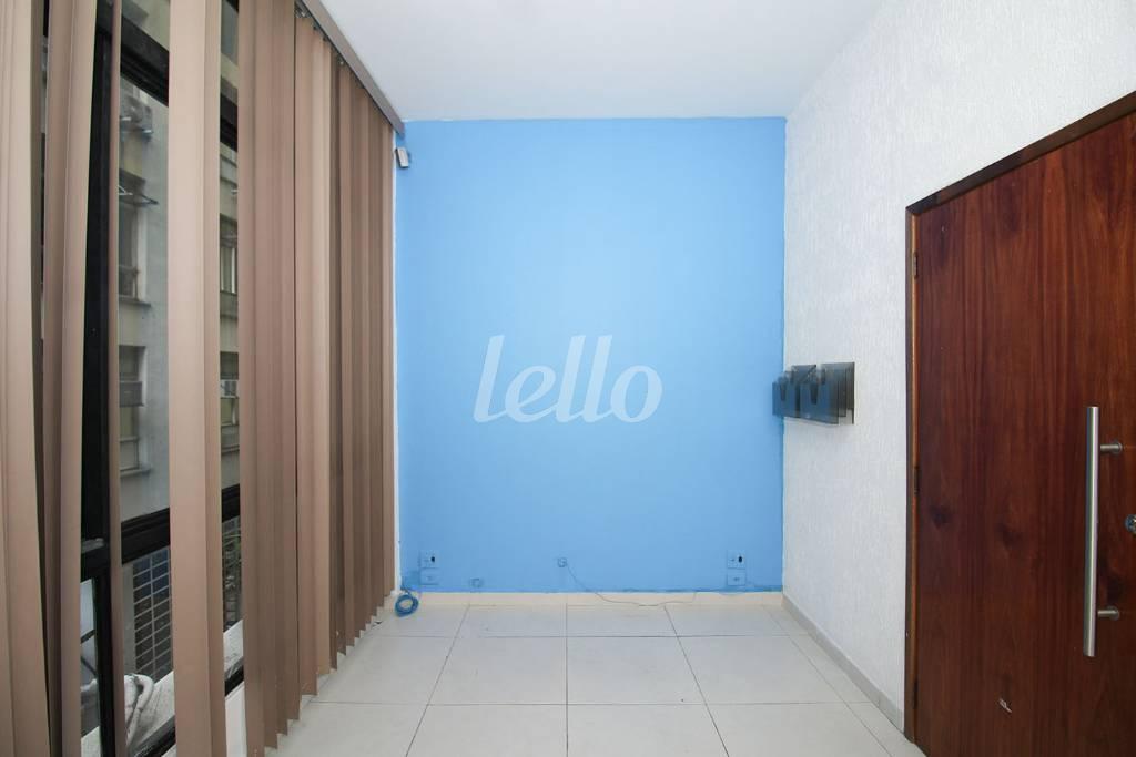 SALA 2 de Sala / Conjunto para alugar, Padrão com 80 m², e em República - São Paulo