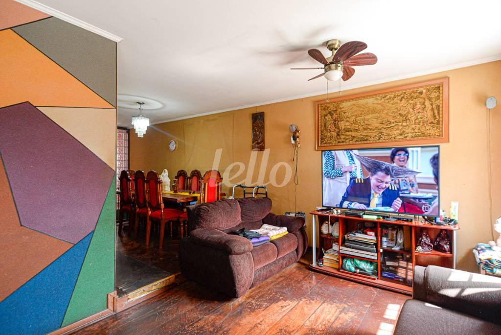 SALA DE TV de Casa à venda, sobrado com 340 m², 3 quartos e 5 vagas em Vila Guarani - São Paulo