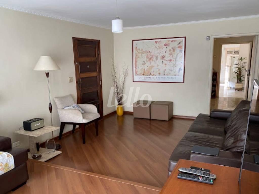 SALA de Casa à venda, sobrado com 200 m², 3 quartos e 5 vagas em Jardim Avelino - São Paulo