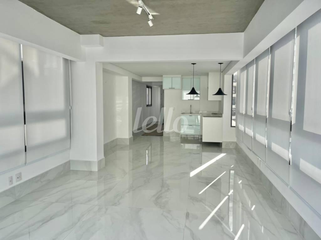 SALA de Apartamento à venda, Triplex com 160 m², 2 quartos e 2 vagas em Vila Nova Conceição - São Paulo