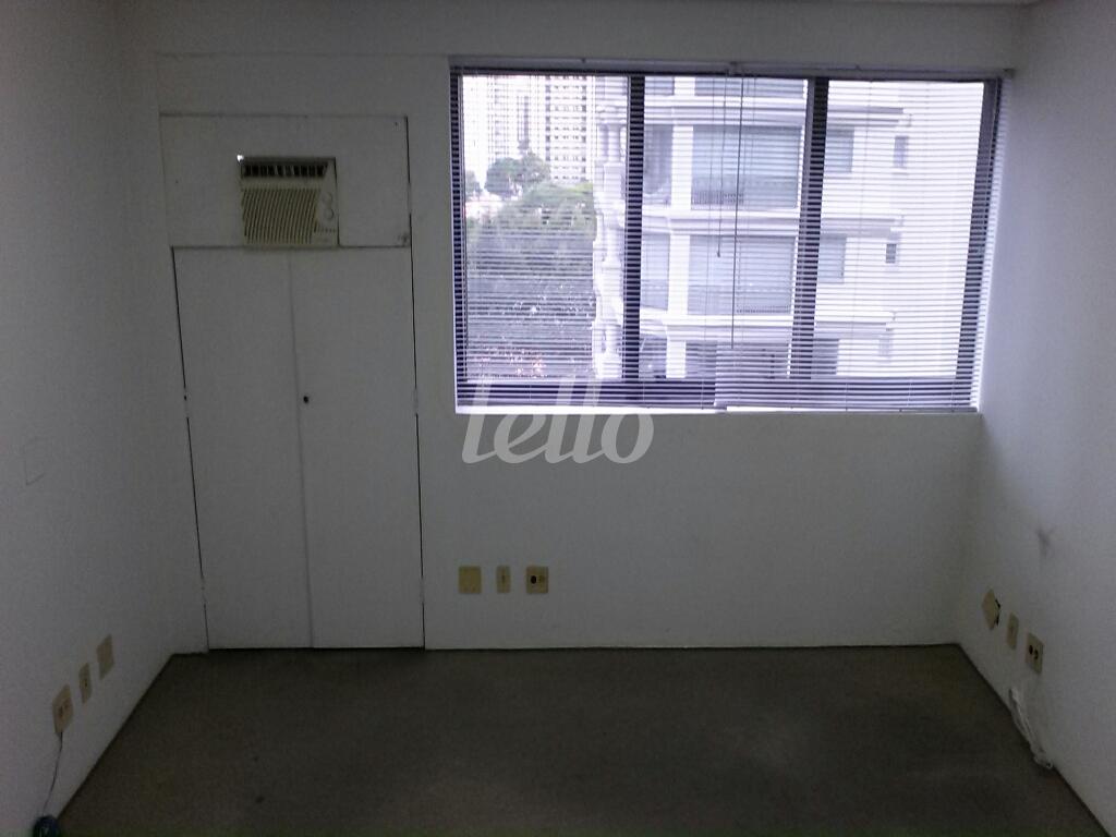 SALA de Sala / Conjunto para alugar, Padrão com 27 m², e 1 vaga em Brooklin Paulista - São Paulo